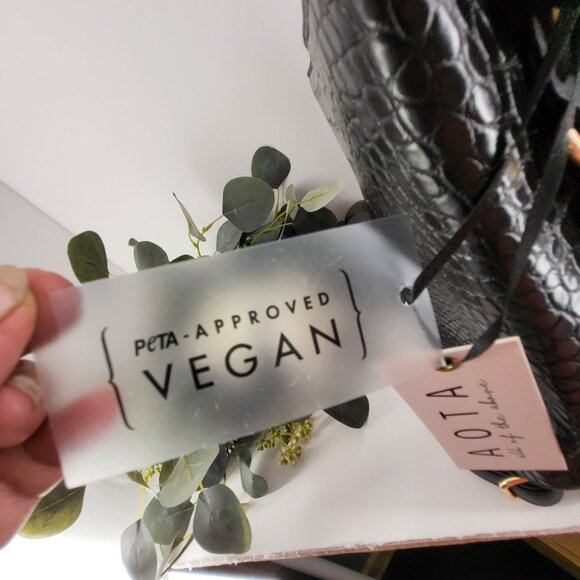 Aota Black Crocodile Pattern Vegan Leather Bucket Bag Gold Hardware & Adjustable - Picture 8 of 12